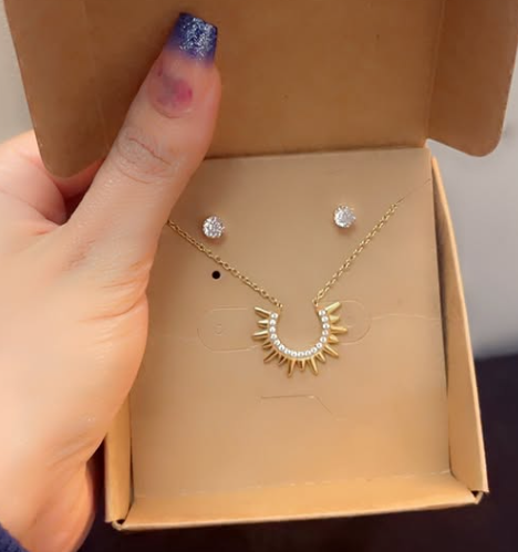 Fashionable Personality Pendant Stainless Steel 18k Gold Plated Indian Chief Headdress Pendant Necklace With Diamond Stud Earrings Set